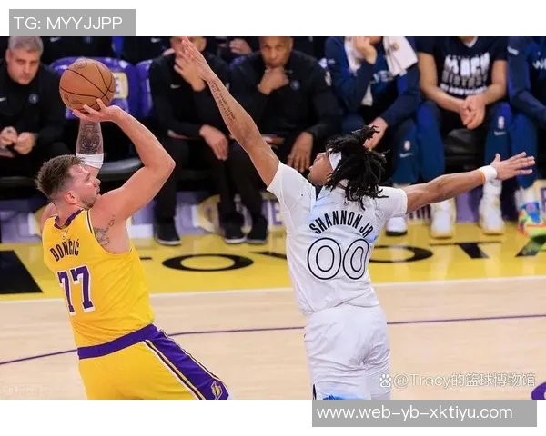 里夫斯分析詹姆斯如何利用东契奇被包夹后的4打3优势进行进攻